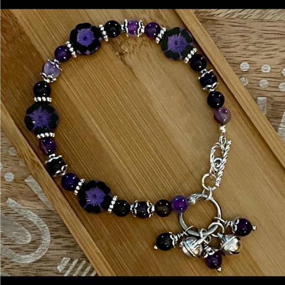 New Gorgeous Violet Czech Glass Flower & Purple Agate Charm Bracelet - Picture 1 of 11